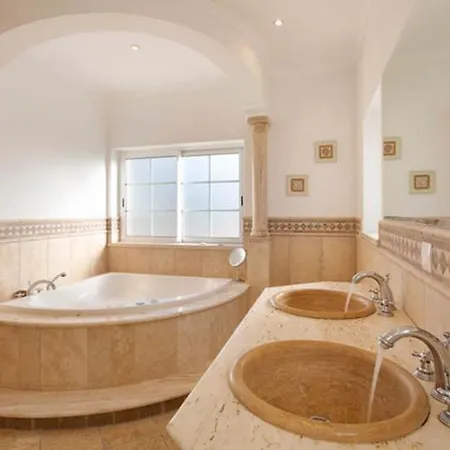 Vale Do Garrao Sleeps 10 With Pool Air Con And Wifi Villa Quinta do Lago