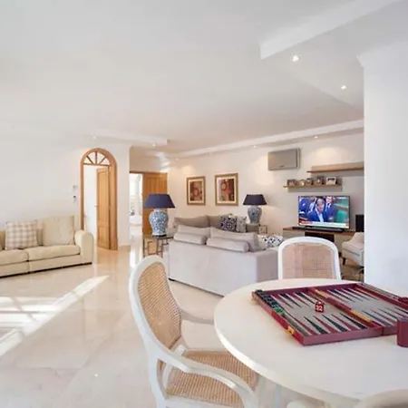 Vale Do Garrao Sleeps 10 With Pool Air Con And Wifi