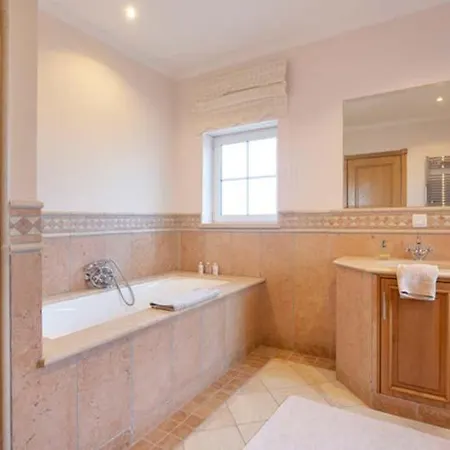 Vale Do Garrao Sleeps 10 With Pool Air Con And Wifi
